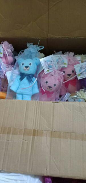 Souvenir Handuk Bentuk Beruang (kemasan Kain Tille)