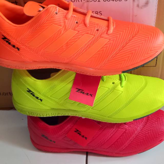 Sepatu Futsal Tmax