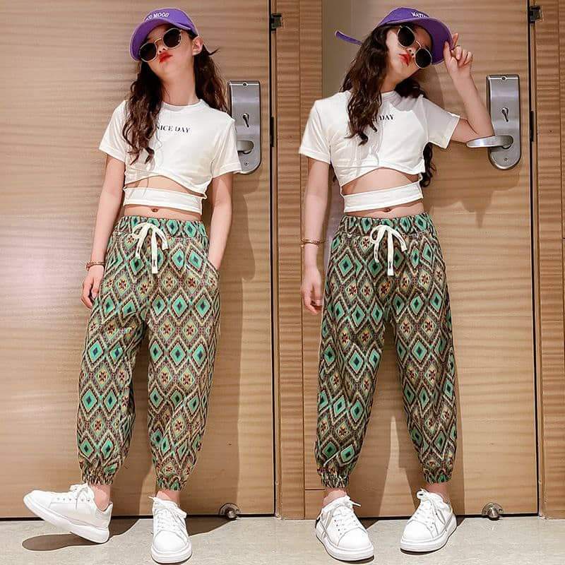 Setelan Crop Top Anak Perempuan Batik Pattern With Belt