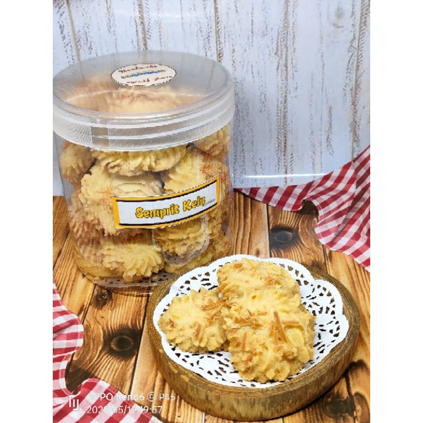 

Kue Semprit Keju by @45_kitchen