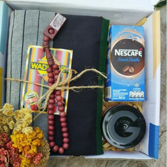 

[TERMURAH] HAMPERS/Kado/Gift/ Box cowok sarung+Gatsby murah Wisuda | wedding | ultah | anniversary dll