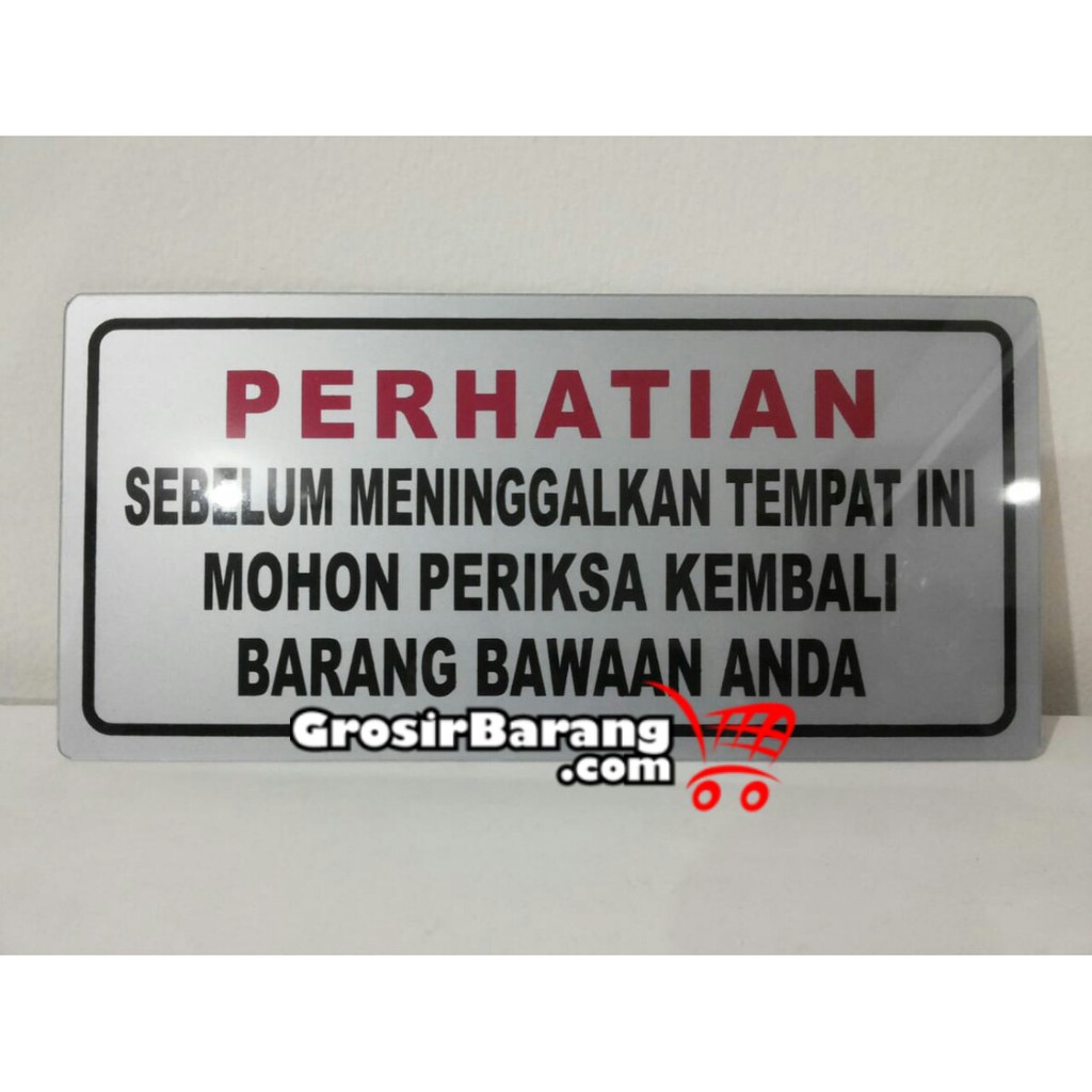 Papan plat sign tulis Perhatian sebelum meninggalkan