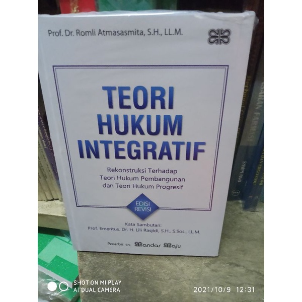 Buku Teori hukum integratif rekonstruksi terhadap teori hukum pembangunan dan teori hukum progresif 