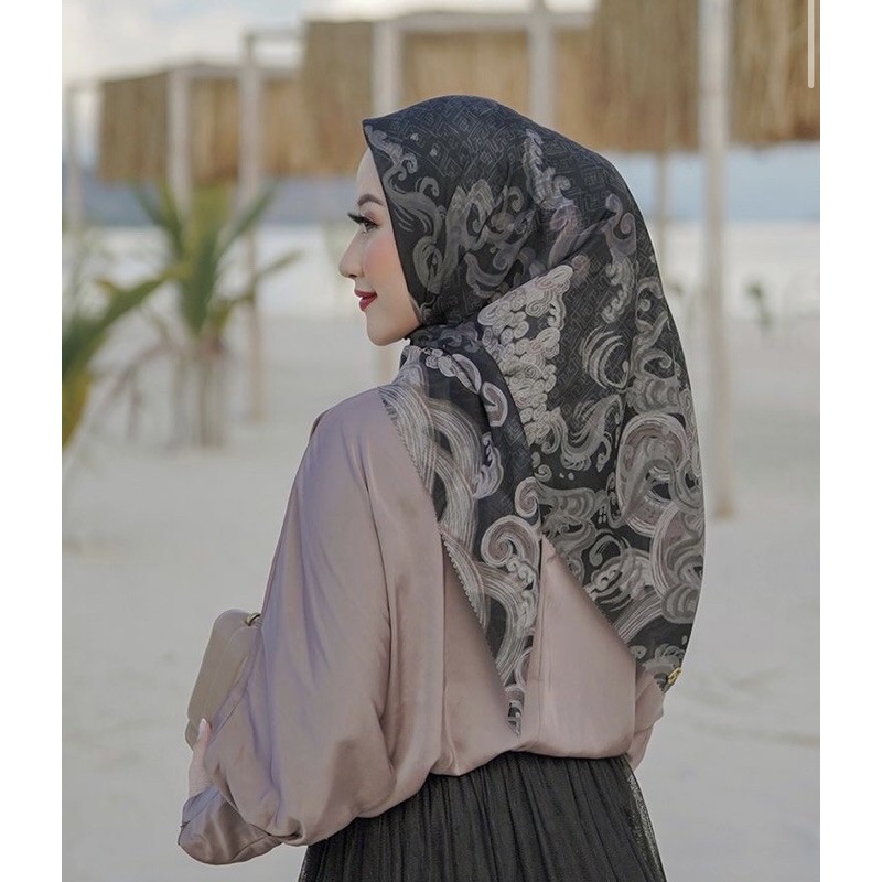 Buttonscarves The Wave Series x Allysa Hawadi