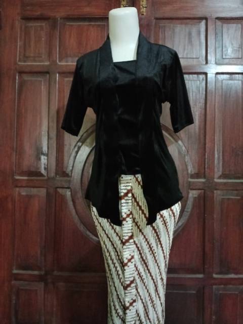 Kebaya beludru lengan pendek/ kebaya kutubaru