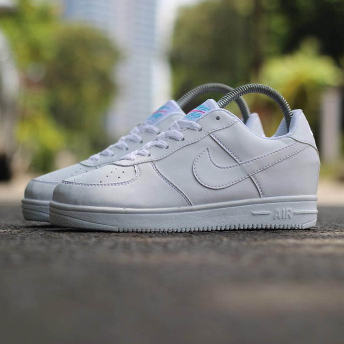 Cantik Nike Airmax Rainbow Size 36 - 40 Sepatu Wanita Olahraga Sports Putih Terlaris!