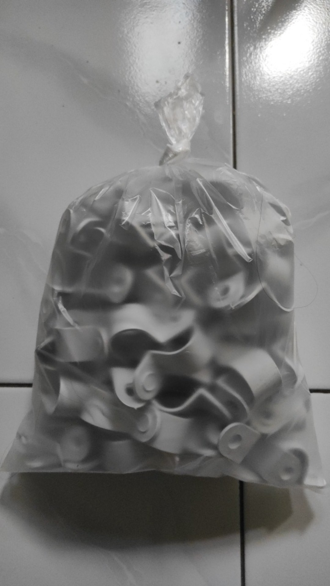 Klem Pipa Conduit 20mm / Klem Pipa Listrik