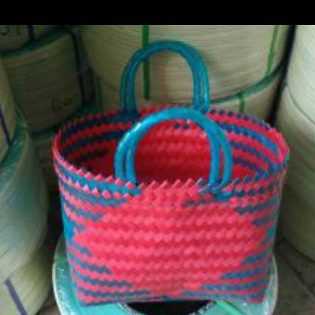 Tas anyaman bahan plastik kaca