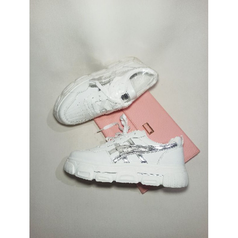Sepatu Sneakers wanita import/ sepatu import murah/ sepatu wanita/ sepatu sport