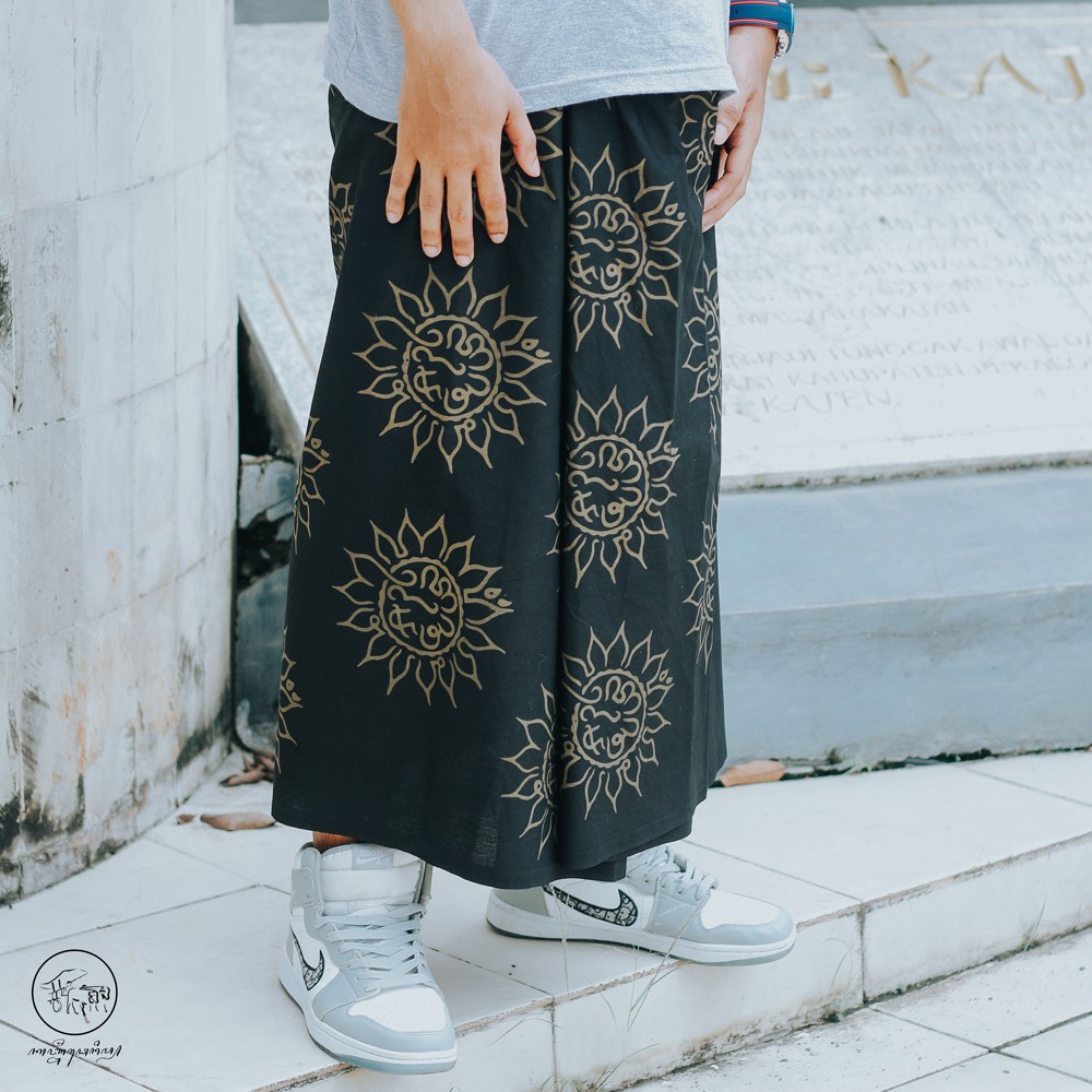 SARUNG KANJENG X DIAMPUTID SARUNG BATIK MOTIF ELING WASPADA