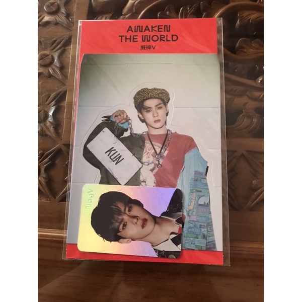 STANDEE AWAKEN THE WORLD - KUN (sealed)