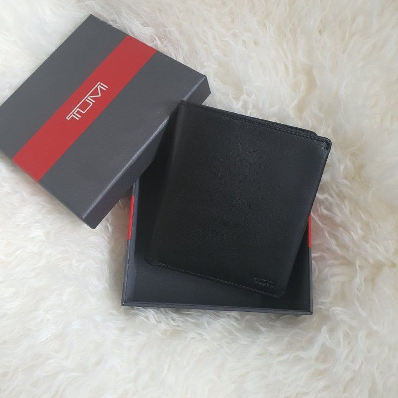 Tumi Nassau Vert Flip Coin Wallet