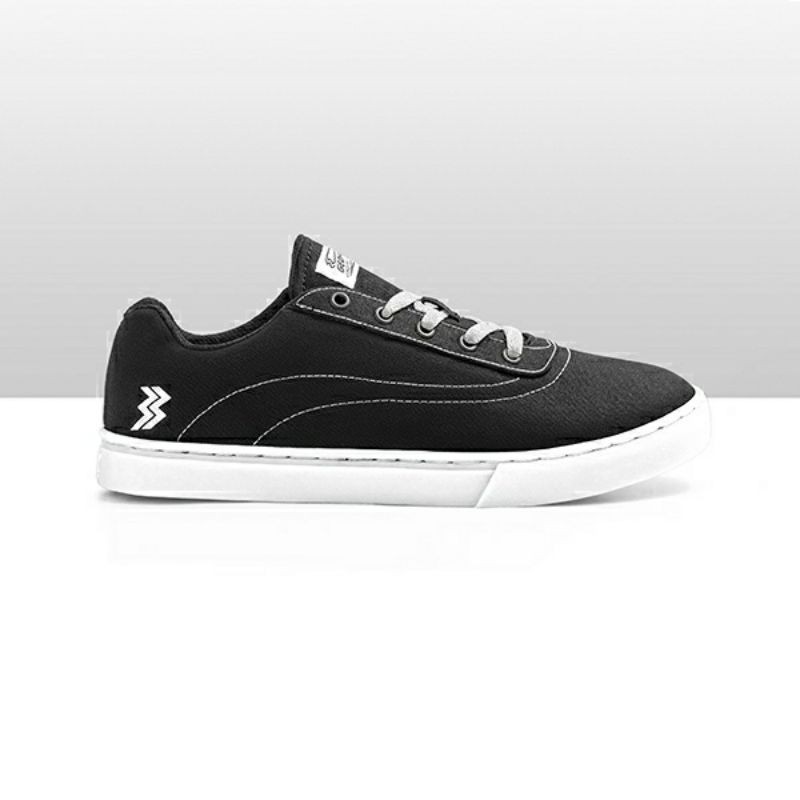 Sepatu Geoff Max Betsy Black White