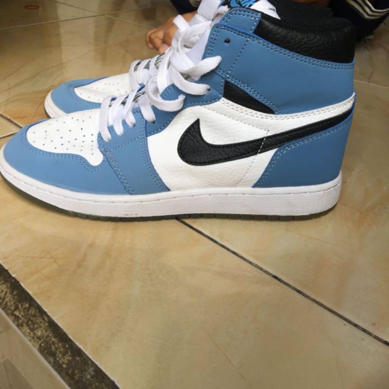 Sepatu air Jordan dior