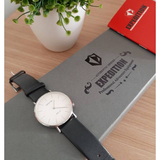 Preloved Jam Tangan wanita Expedition E6682L original (masa garanasi habis) like new..