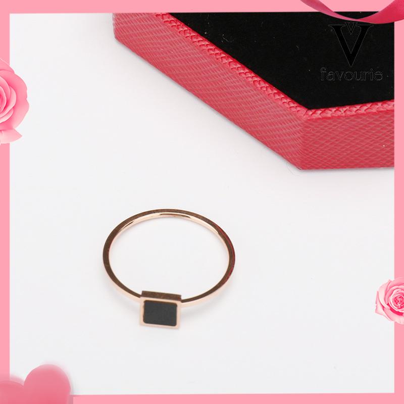 [COD]1 Pcs Fashion Cincin Titanium Wanita Kotak Hitam Pola Mawar Emas Stainless Hitam Unisex  Aksesoris-FA