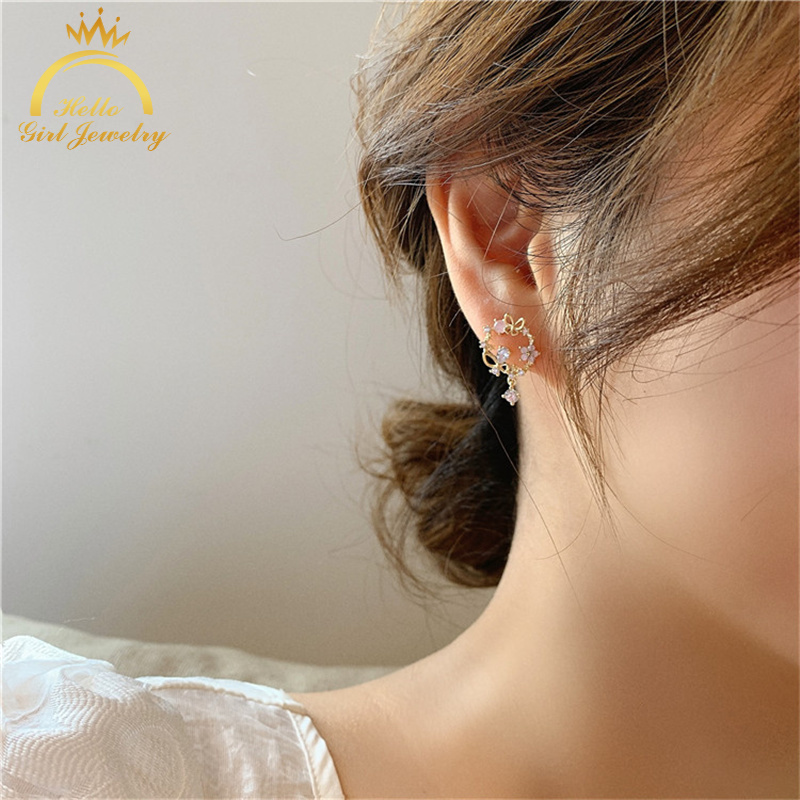 Anting Stud Desain Butterfly Flower Hollow Aksen Berlian Imitasi Bahan Alloy Untuk Wanita