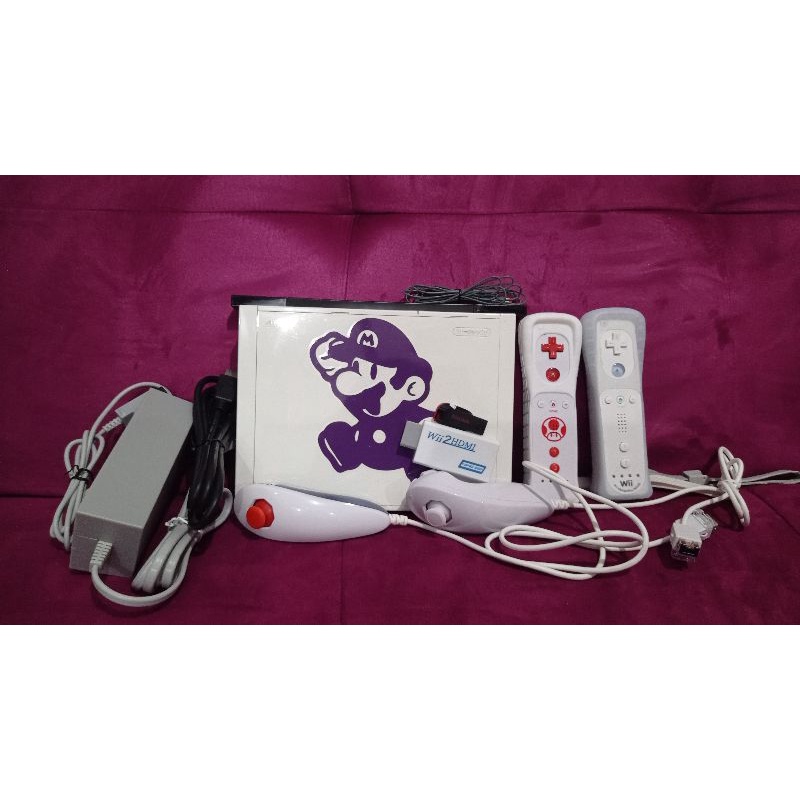 Nintendo Wii 32 GB Flashdisk Full Game 2 Wiimote Nunchuck