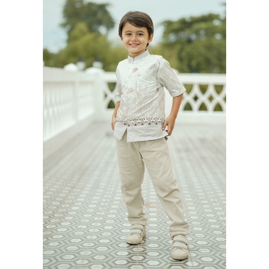 Noah shirt pearl benang jarum raya collection by buttonscarves