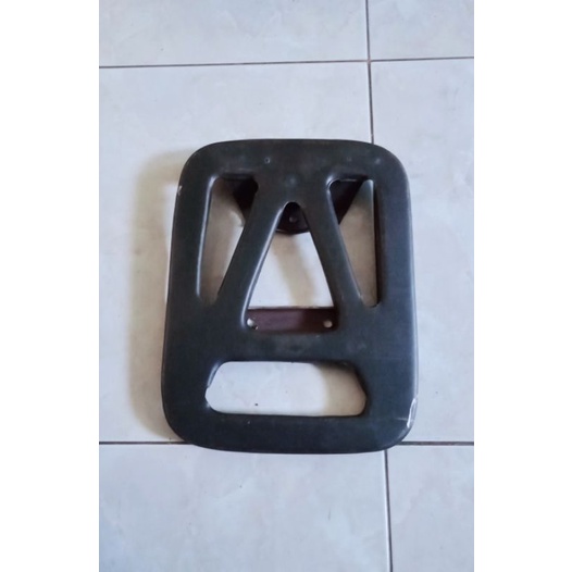 tatakan plat jok belakang Vespa vbb 65 bahan plat tebal