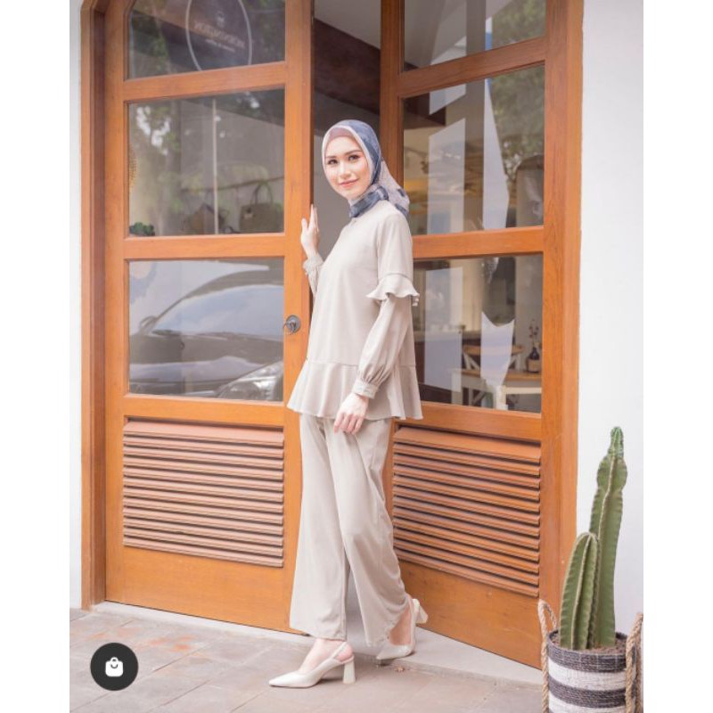 dandelion knit pants wearing klamby booked suci