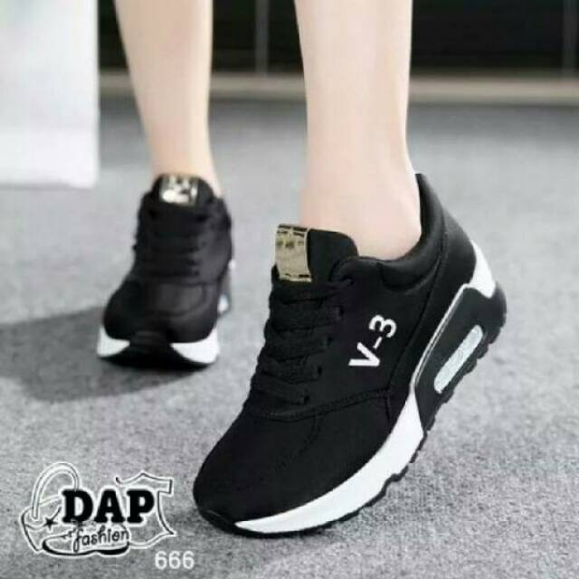 Sepatu Casual Sneaker Kets v3 Wanita Warna Hitam Dan Merah