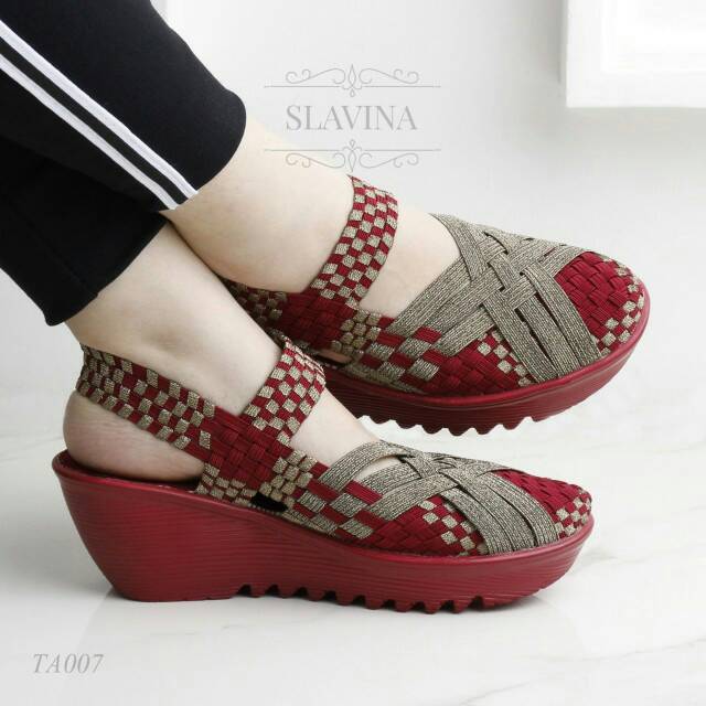 Slavina Rajut Wedges