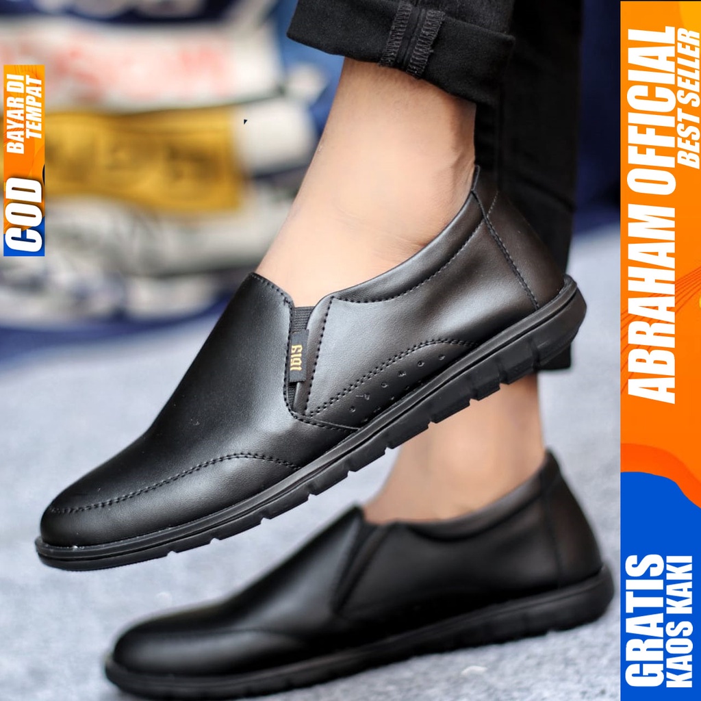 Sepatu Slip on Pria Santai Casual Formal Kulit Syntetic Kerja Kantor Kuliah Kondangan Hitam Keren Terbaru