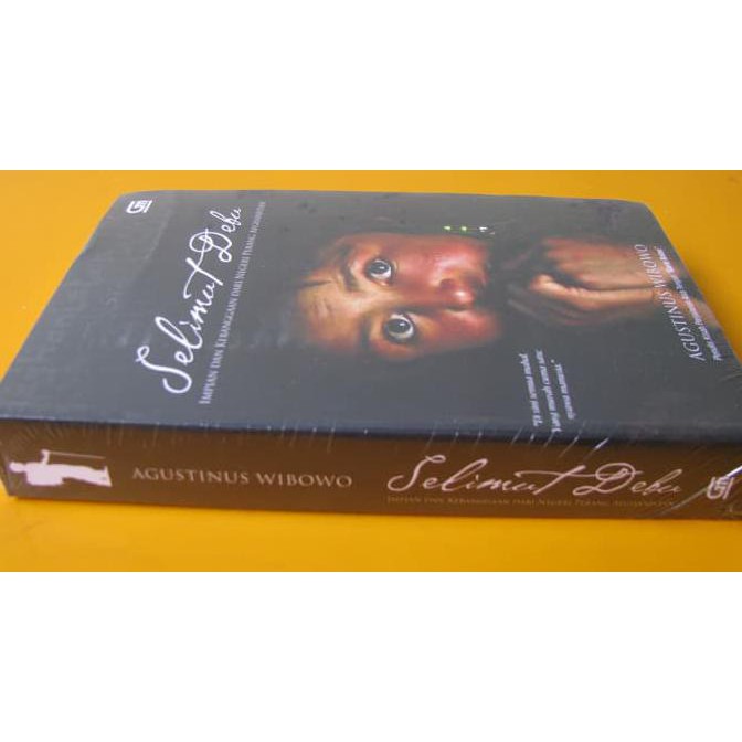 Buku Selimut Debu Agustinus Wibowo