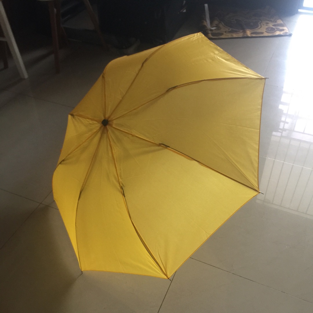 Payung Lipat 2 Kuning Tulang Hitam Merk Sakura 1b4