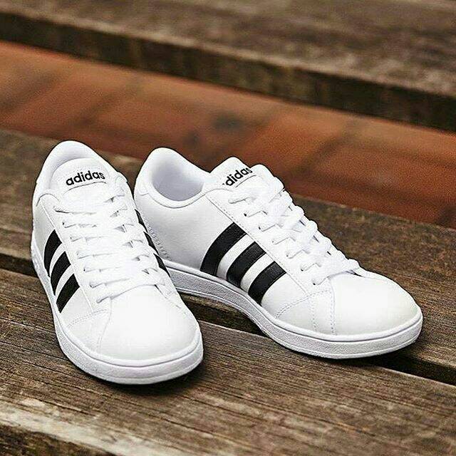 SEPATU ADIDAS PUTIH