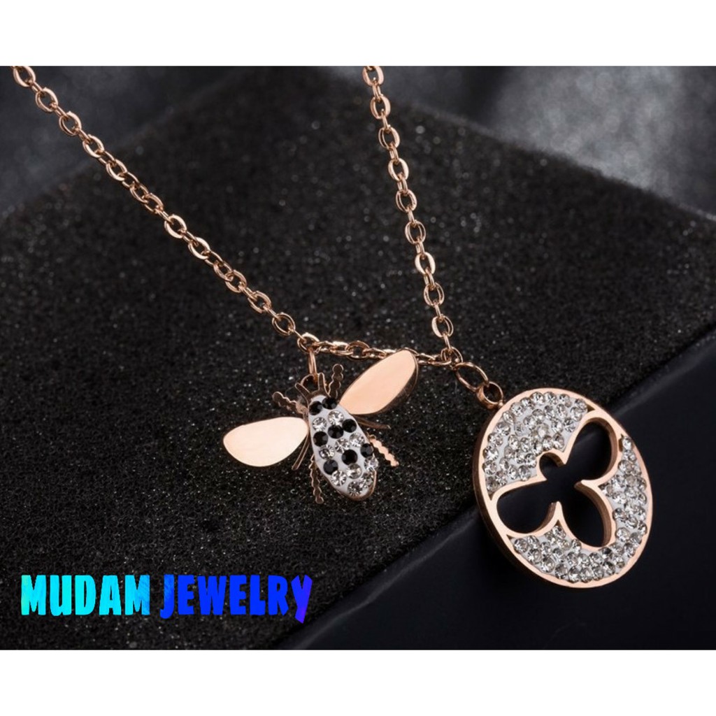 Kalung Titanium Swar Bee Kristal Merah dan Putih Rose Gold Lapis Emas 18K