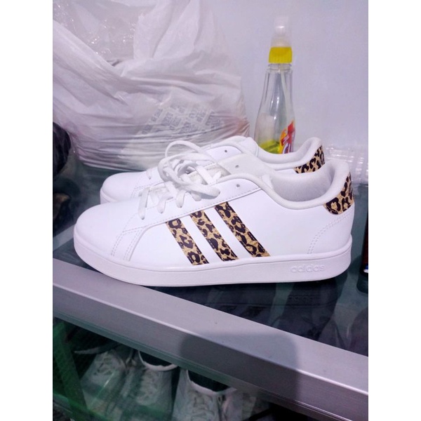 Sepatu ADIDAS ORI, tidak ORI 100% uang kembali