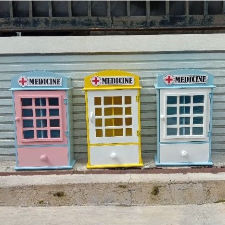 Medicine box / Kotak obat laci / kotak obat telepon London / box obat / tempat obat