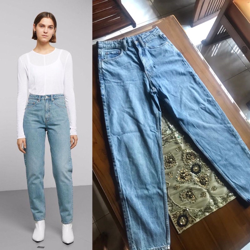 mom jeans highwaist “weekday”