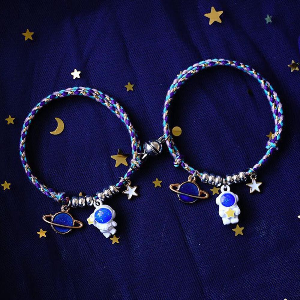 Timekey 1pc / 2pcs Gelang Tali Rajut Dengan Gesper Magnetik Desain Astronot / Bintang Untuk Pria / Wanita E1W8