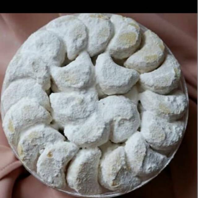 

Kue putri salju