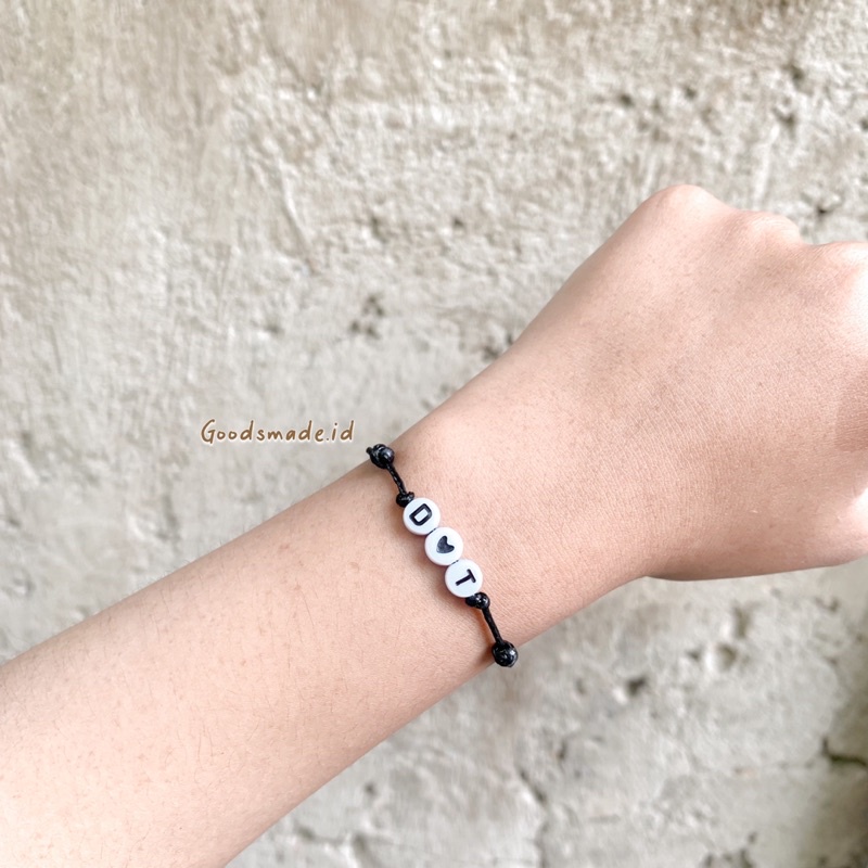 GELANG INISIAL LOVE MONOCHROME