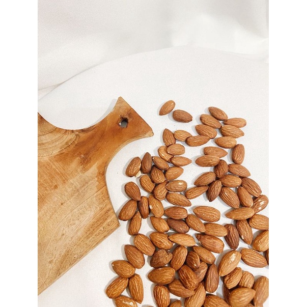 

Roasted Almond / Almond Panggang (ready to eat) 100 gr