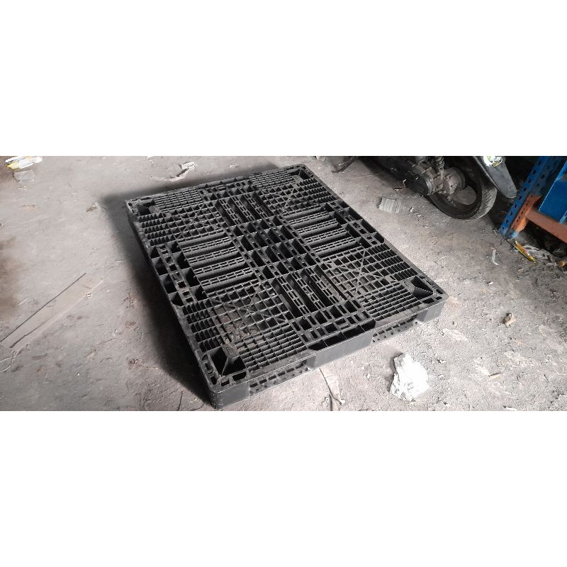 PALLET PLASTIK BEKAS PALET PLASTIK SURABAYA 130X110X12CM