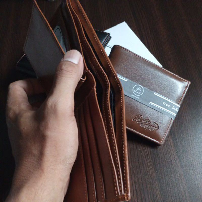 {anton hilmanto} dompet lipat biasa pria bahan kulit sintetis lokal pipa embos #dompet #dompetlipat #dompetpria #dompetcowok #dompetbagus #dompetkeren