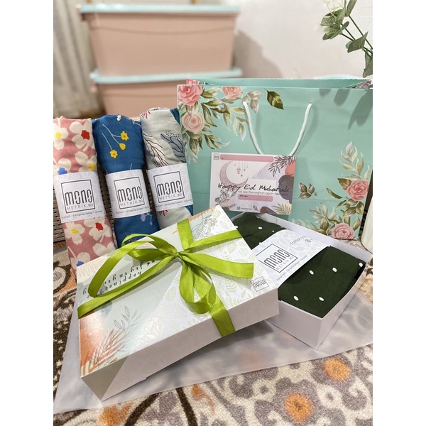 

gift box ( harus dengan pembelian produk dari monometrik y)