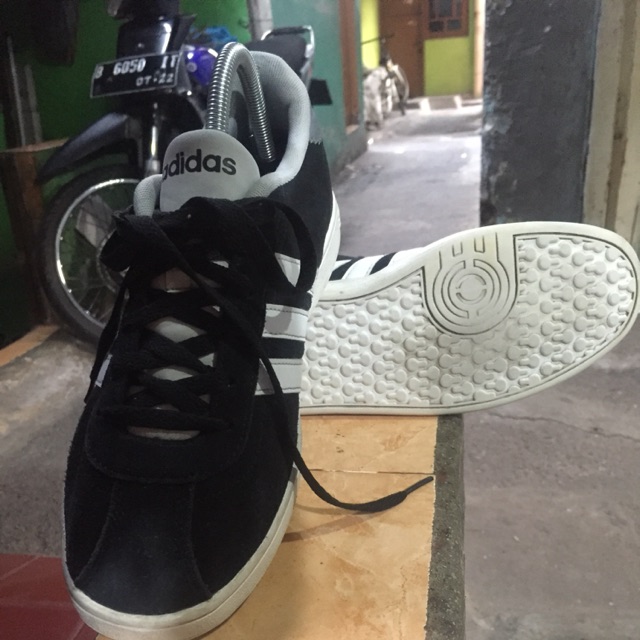 Sepatu Adidas neo second size 42 100% original