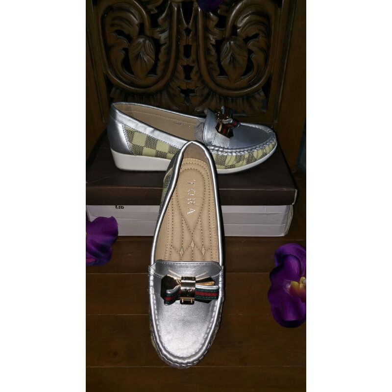 SEPATU/FLAT SHOES LV (LOUIS VUITTON) IMPORT