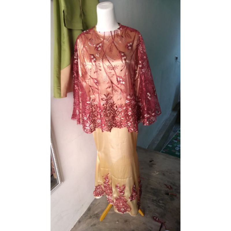 kebaya wisuda brukat