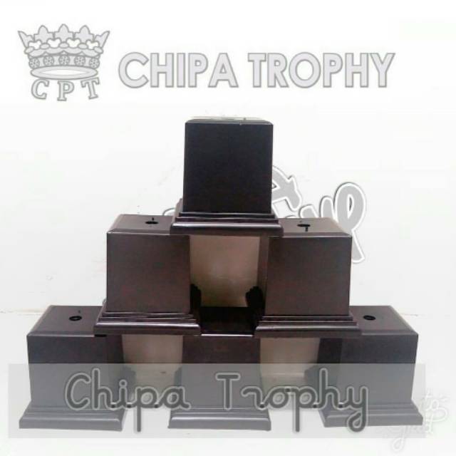 TATAKAN PIALA PLASTIK.TROPHY. W4 HITAM