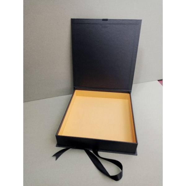 

Hard Box/Kotak Kado/Gift Box 25x27x5cm