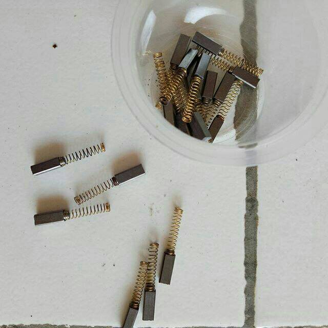 Arang dinamo / carbon brush