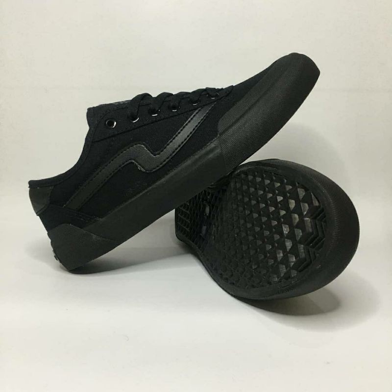 SEPATU PATROBAS ( IVAN LOW ) FULL BLACK
