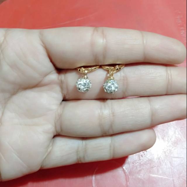 Xuping Anting Dewasa Kubik Pertama Putih,